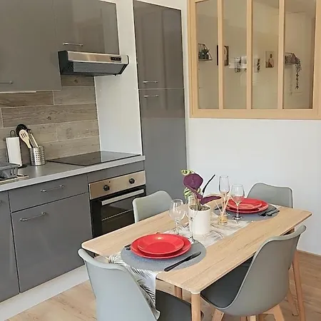 아파트 Appartement, Spacieux Et Confort *